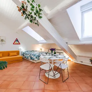 https://the-white-attic-san-babila.italymilanhotels.net